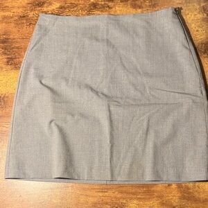 Banana Republic Gray Women's Skirt. Size 4. EUC.